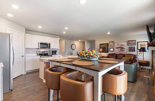 Gretna House | Stylish Eclectic Escape! 3 King Suites and Charm!