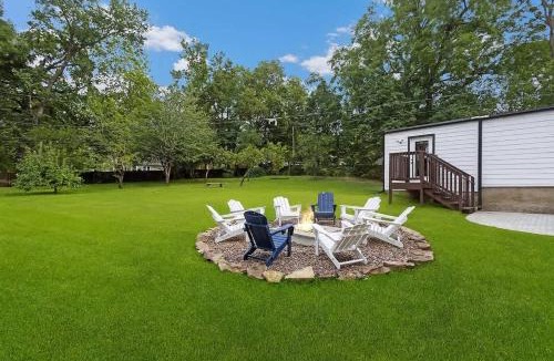 Merriam House | Stylish KC FarmhouseHugeFencedYard