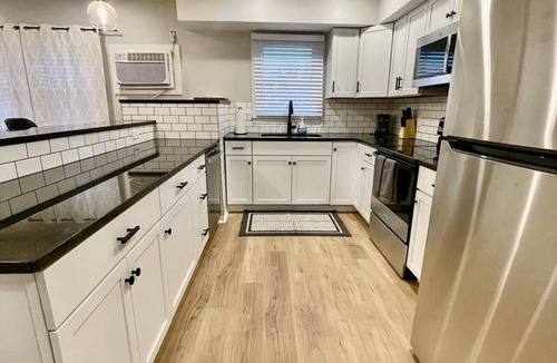 Joslyn Castle Apartment | Stylish Midtown Apartment | Walk to Dining & UNMC