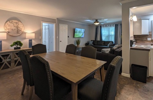Overland Park House | Stylish Ranch in OP - Quiet - Great location