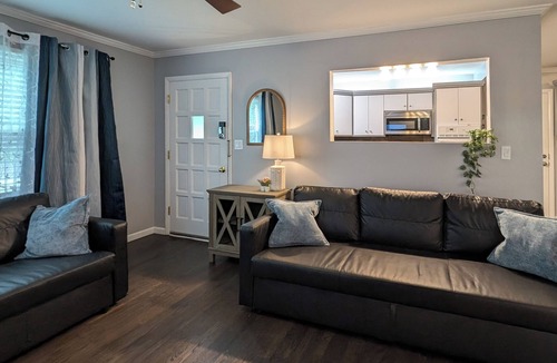 Overland Park House | Stylish Ranch in OP - Quiet - Great location