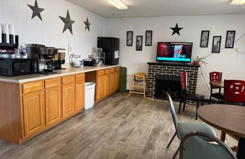 Ida Grove Hotel | Stylish Room Perfect for Business Travelers w/Desk + Castle Charm