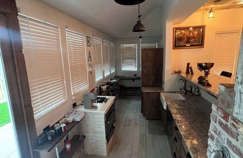 Dundee-Happy Hollow Historic District House | Stylish Stay Near CWS, Zoo & Downtown Fun