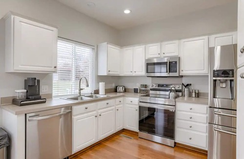 McArdle House | Stylish Townhome on Browne