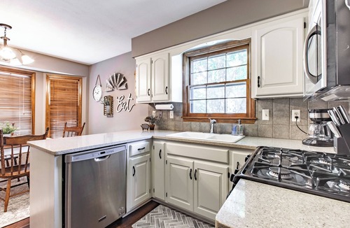 Overland Park House | Suburban Farmhouse w/Match Soccer Vibes