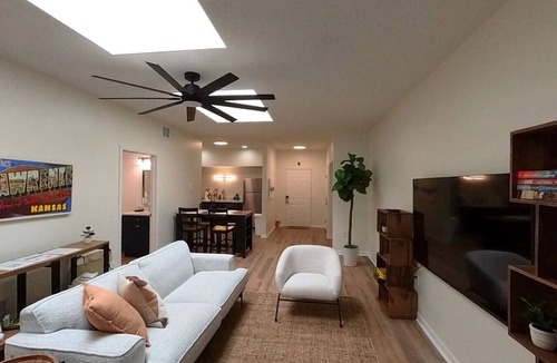 Oread Apartment | Suite above Mass - C4