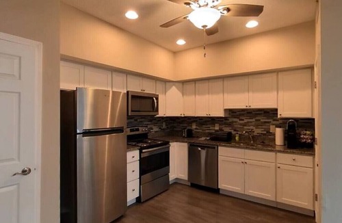 Oread Apartment | Suites on Mass - 911 Massachusetts suite C2