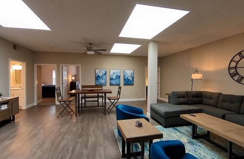 Oread Apartment | Suites on Mass - 911 Massachusetts suite C2