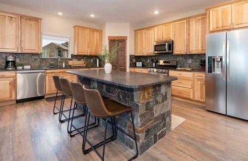 Grand Lake Cabin | *Summer Sale* Expansive Mtn Views - Close to Town - Pet Friendly, Fireplace, Pool Table, Deck