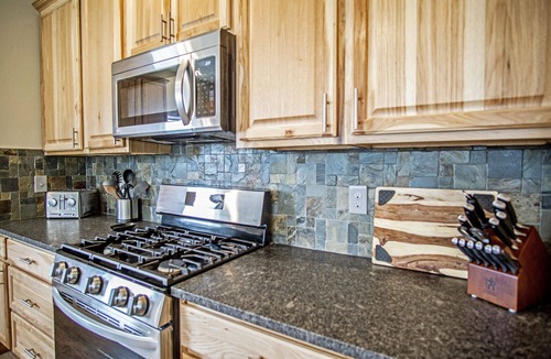Grand Lake Cabin | *Summer Sale* Expansive Mtn Views - Close to Town - Pet Friendly, Fireplace, Pool Table, Deck