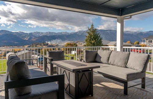 Manson House | Summerset Poolside Paradise