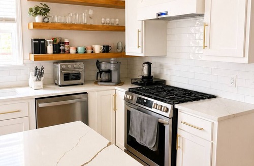Broken Arrow House | Summit Nocturne - Large 4 Bedroom 3 Bath House in Rose District Downtown