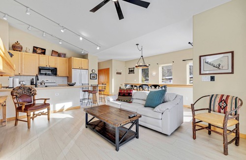 Wildernest House | Sun-Filled 3 Bed/2.5 Bath Near Top Ski Resorts