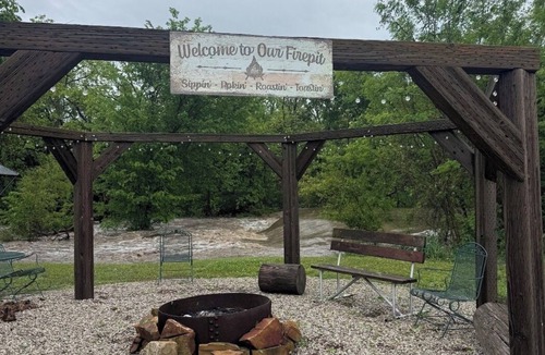 Lamont Cabin | Sunflower Cabin - Peaceful Stay w/Fire Pits & Kayaks