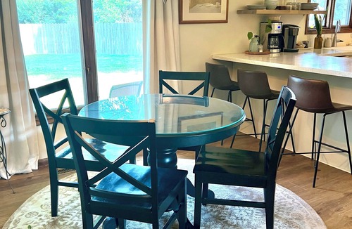 Hutchinson House | Sunlit Maple Inn - Charming 3 bedroom house in NW Hutchinson