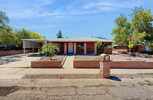 Rosemont West House | Sunny Oasis