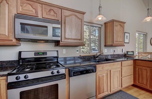 Valley of the Sun Cabin | Sunny Pines: Centrally Located Mountain Cabin