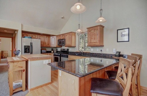 Valley of the Sun Cabin | Sunny Pines: Centrally Located Mountain Cabin