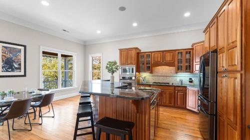 Troutman House | Sunset Pointe by AvantStay
