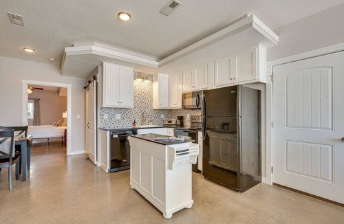 Clinton County Apartment | ‘Sunset View’ Home: 1 Mi to Smithville Lake!