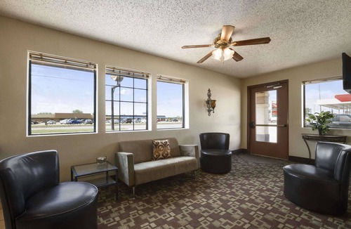 Blackwell Hotel | Super 8 by Wyndham Blackwell