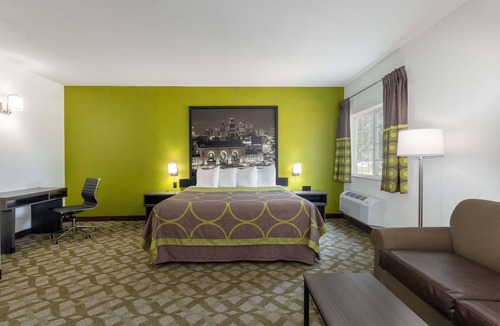 De Soto Hotel | Super 8 by Wyndham De Soto