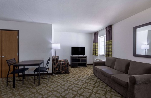 De Soto Hotel | Super 8 by Wyndham De Soto