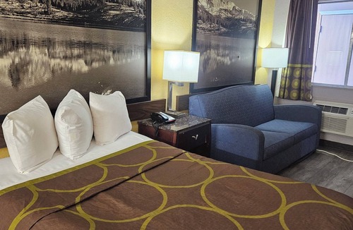 Denver Hotel | Super 8 by Wyndham Denver Central