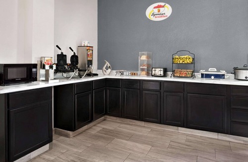 Berwick Hotel | Super 8 by Wyndham Des Moines