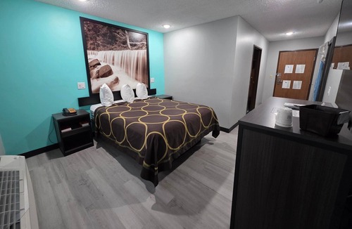 Emporia Hotel | Super 8 by Wyndham Emporia