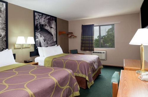 South Central Omaha Hotel | Super 8 by Wyndham Omaha NE