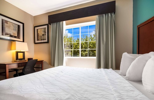 Topeka Hotel | SureStay Plus Hotel by Best Western Topeka Northwest