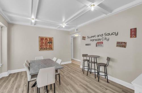 South Hyde Park Apartment | Sweet and Saucy Kansas City