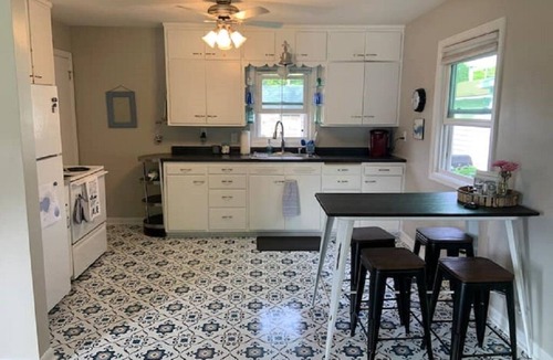 Clear Lake Cottage | Swordfish Suite North Beach - Steps to the SURF BALLROOM