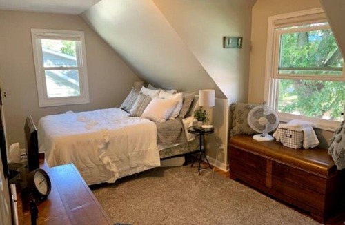 Clear Lake Cottage | Swordfish Suite North Beach - Steps to the SURF BALLROOM