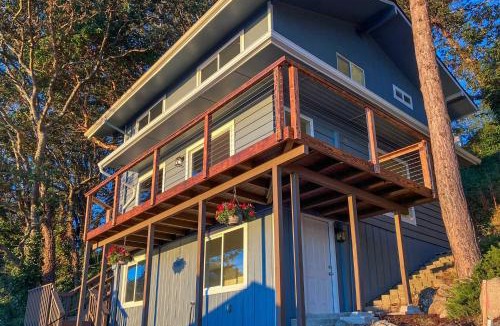 Tacoma House | Tacoma 'Dash Point Beach Cabin' w/Balcony!