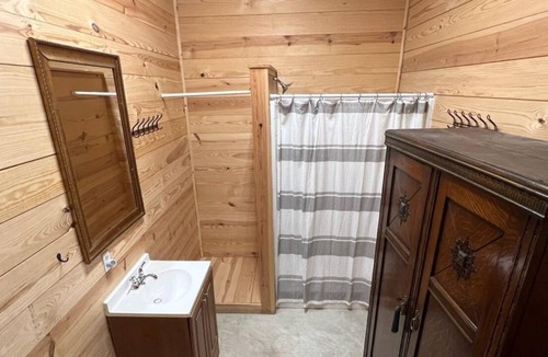 Forestburg Cabin | Take it easy at this unique and tranquil getaway in North Texas.