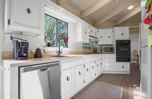 Taos House | Taos Pine Home - A/C - HotTub - Entire House - Private Courtyard