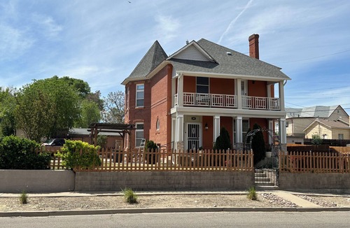 Pueblo House | Tara House — Historic Charm, Executive Comfort, Minutes from Downtown
