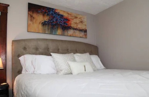 Cottonwood Falls House | Taylor Historic Guesthouse - Cottonwood Falls: Escape to a piece of history !