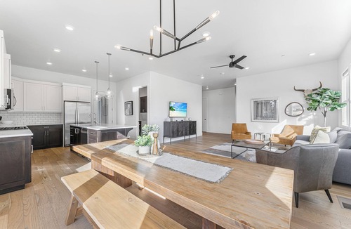 Bloomington House | Tee for Two at Bloomington Country Club: Reunion Property, Pool, Golf