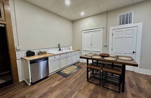 Brooklyn Apartment | The Attic on Front - Apartment in small town Iowa