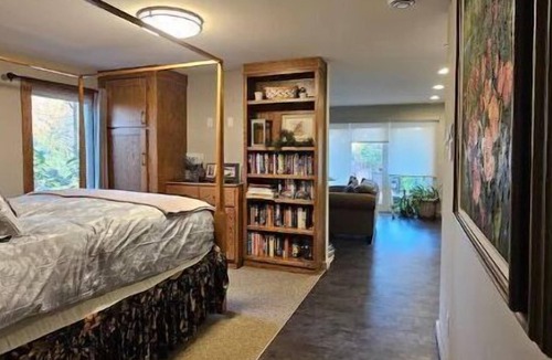 Cushing Resort | The Beahive resort. Unit #1 Lakefront on lake Alex