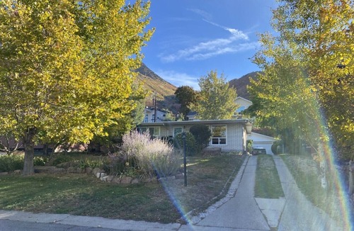 Mount Olympus Apartment | The Bloom Room Suite, with great mountain access