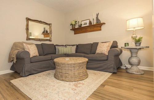 Parkville House | The Blue Fern Cottage In Parkville