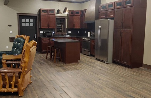 Priest River House | The Bunkhouse, charming 2-bedroom farmhouse