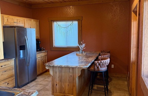 Winfield House | The Cabin Retreat on 47 acres, fishing, kayaking, views!