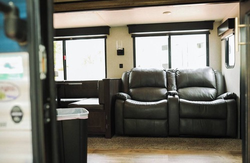 Hermosa House | The Cherokee Woodspur RV Retreat Near Mt Rushmore, Black Hills