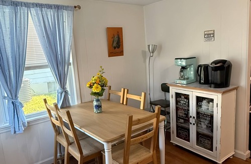 Ellis Cottage | "The Coop" - Charming 2-bedroom cottage in Ellis. Dogs Welcome!