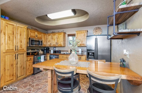 Grove Cabin | The Cowskin Cabin - Lakeview, great for fishermen, families and friends!
